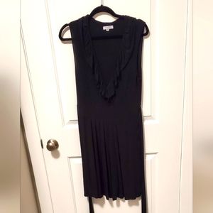 10 $30 🖤 black jersey knee length dress with ruffle v neckline